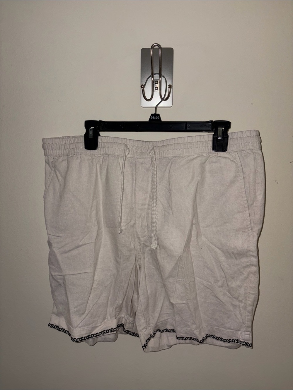 Casual White Drawstring Short and Shirt with Embroidered Hem